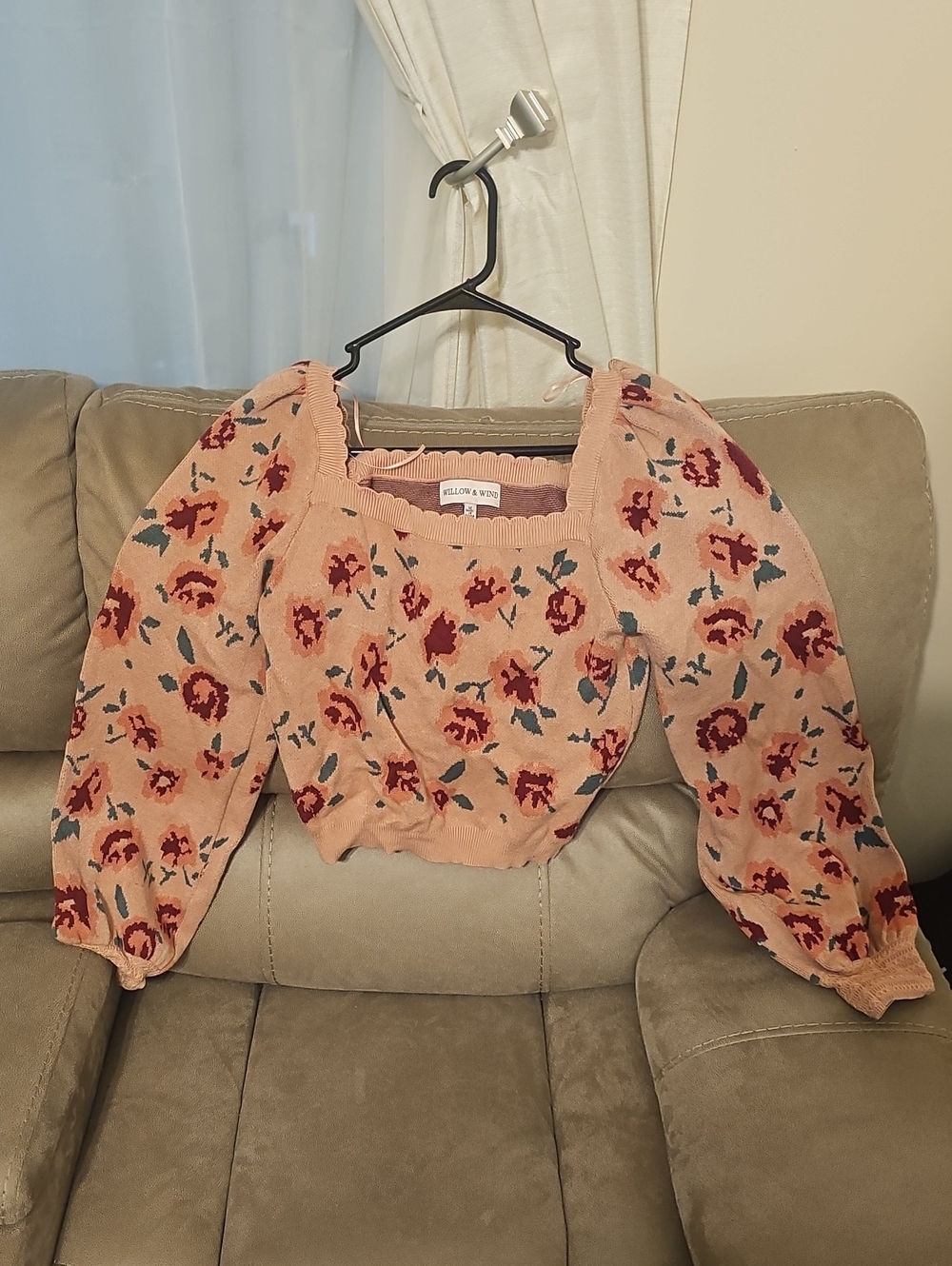 Willow & Wren Pink Floral Puff Sleeve Crop Top